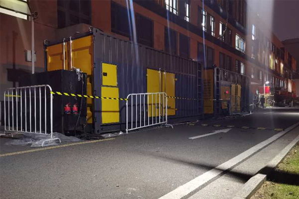 金堂柴油发电机组的输出电压是如何调节的？