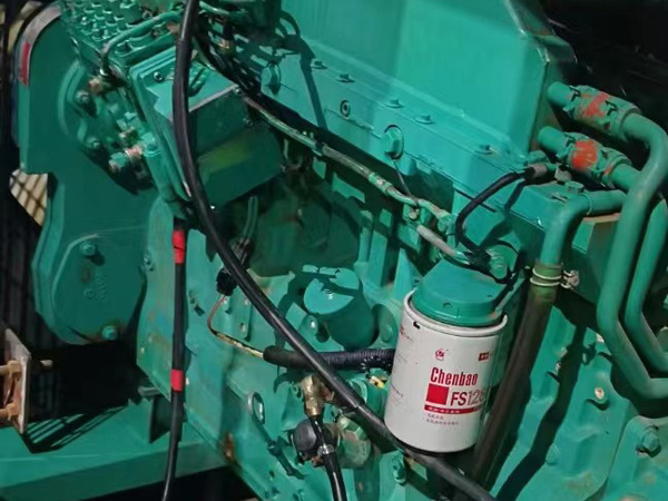 金堂如何确定新的发电机组控制系统是否与原系统兼容？