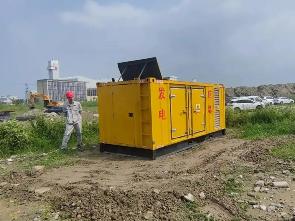 金堂200KW柴油发电机机组每小时的油耗量受哪些因素影响？